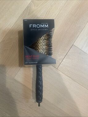 FROMM 2 1/2 " Round Brush STYLE
ARTISTRY HEAT DUO